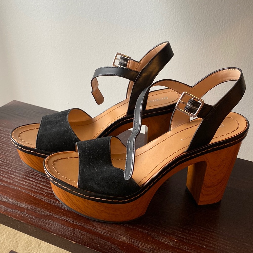 BCBGeneration platform sandals. NWOT never worn. Selling so someone can love!